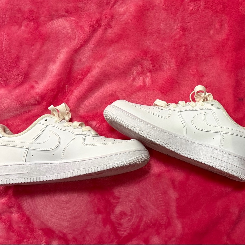 Young Kids White Air Force 1’s